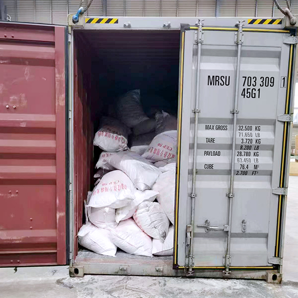 Envío de arena nacarada a Tailandia cargado con éxito con estrategia de contenedor dual